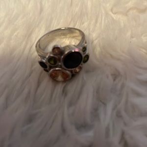 Beautiful ring with 9 stones